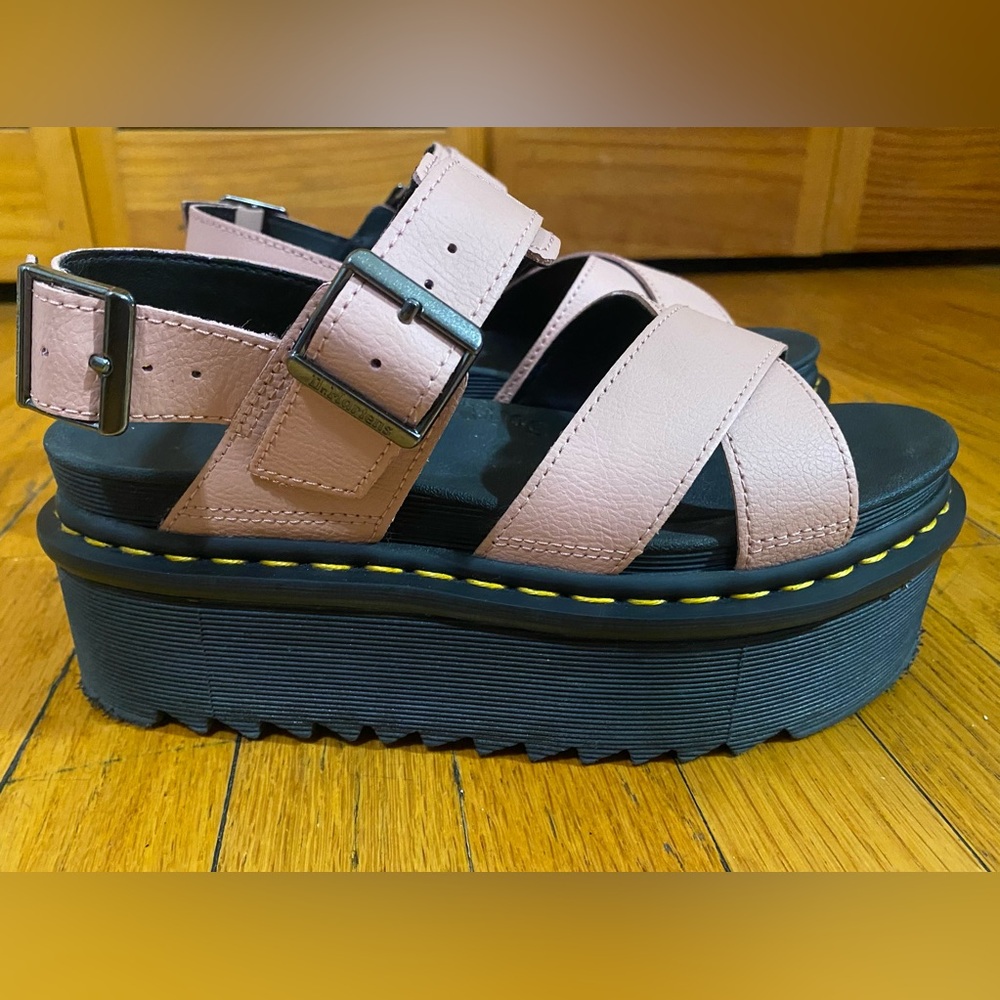 Dr. Martens: Voss II sandals